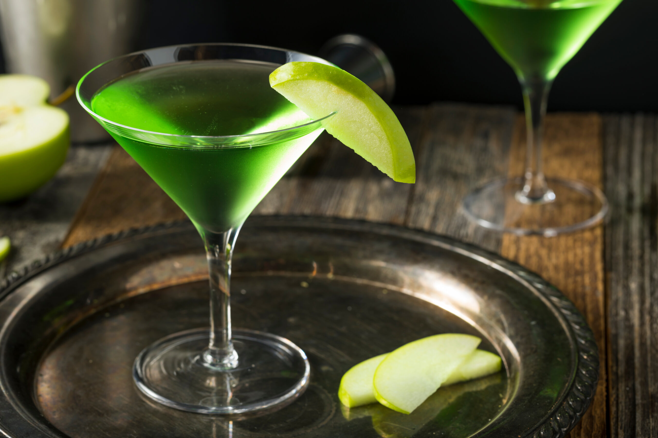 Homemade Green Alcoholic Apple Martin Appltini Cocktail